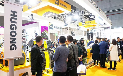 第二届进博会Ag亚洲集团意大利CEA展位数字化焊机很受接待